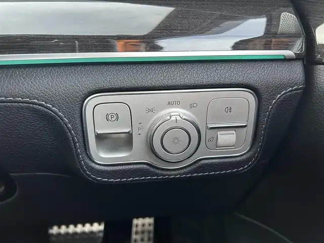メルセデス・ベンツ ＧＬＥ３００ｄ 4MATIC AMGライン 滋賀県 2020(令2)年 5.7万km オブシディアンブラック ・サンルーフ/・アクティブステアリングアシスト/・DSR/・道路標識アシスト/・アクティブブレーキアシスト/・アクティブレーンキーピングアシスト/・アテンションアシスト/・ブラインドスポットモニター/・レーンチェンジアシスト/・インテリジェントライトシステム/・クルーズコントロール(追従式)/・黒革シート/・4席パワーシート/・4席シートヒーター/・前席エアシート/・純正HDDナビ/【Bluetooth・USB・AppleCarPlay・AndroidAuto】/・Burmesterサウンドシステム/・フルセグTV/・全方位カメラ/・ETC2.0/・ドライブレコーダー(前後録画)/・hot&coolドリンクホルダー/・パワーバックドア/・マルチLEDヘッドランプ
