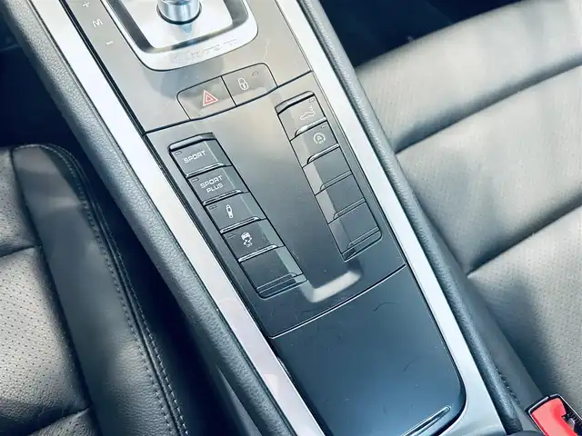 ポルシェ ９１１ カレラS 大阪府 2014(平26)年 2.5万km 白 スポーツクロノP/黒革/パワーシート/シートヒーター/ナビ/TV/バックカメラ/純正20インチAW/HIDヘッドライト/パドルシフト/ETC/レーダー探知機