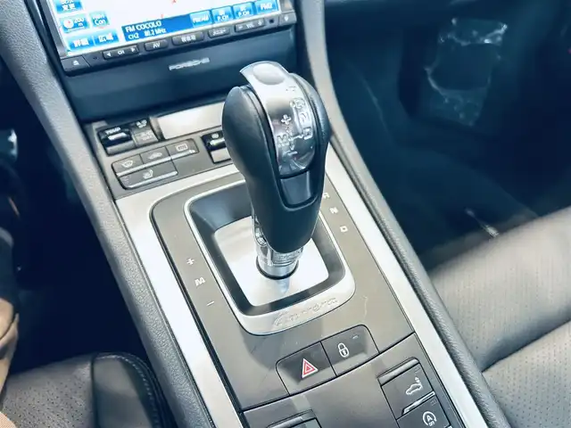 ポルシェ ９１１ カレラS 大阪府 2014(平26)年 2.5万km 白 スポーツクロノP/黒革/パワーシート/シートヒーター/ナビ/TV/バックカメラ/純正20インチAW/HIDヘッドライト/パドルシフト/ETC/レーダー探知機