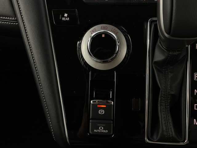 三菱 デリカＤ：５ シャモニー 新潟県 2025(令7)年 0.1千km 黒Ⅱ 4WD/e-Assist/ステップレス/純正11インチナビ/　CD/DVD/BT/フルセグ/バックカメラ/両側パワースライドドア/パワーバックドア/レーダークルーズコントロール/LEDオートライト/ハーフレザーシート/前席シートヒーター/D席パワーシート/純正18インチアルミホイール/パドルシフト/ステアリングリモコン/ステアリングヒーター/BSM/スマートキー