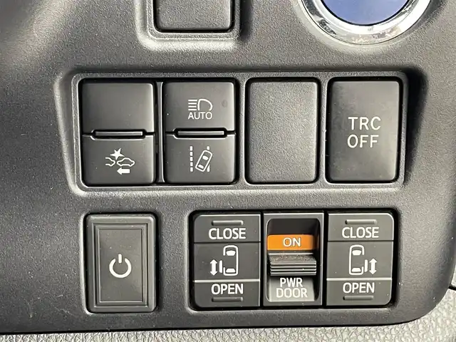 トヨタ ヴォクシー ハイブリッド ZS 煌Ⅲ 滋賀県 2021(令3)年 12.2万km ホワイトパールクリスタルシャイン 禁煙車/純正9インチナビ/CD.DVD.Bluetooth.フルセグ/バックカメラ/衝突軽減ブレーキ/クルーズコントロール/両側パワースライドドア/コーナーセンサー/ハーフレザーシート/前席シートヒーター/ETC/前方ドライブレコーダー/LEDヘッドライト/オートハイビーム/オートライト/スマートキー/スペアキー