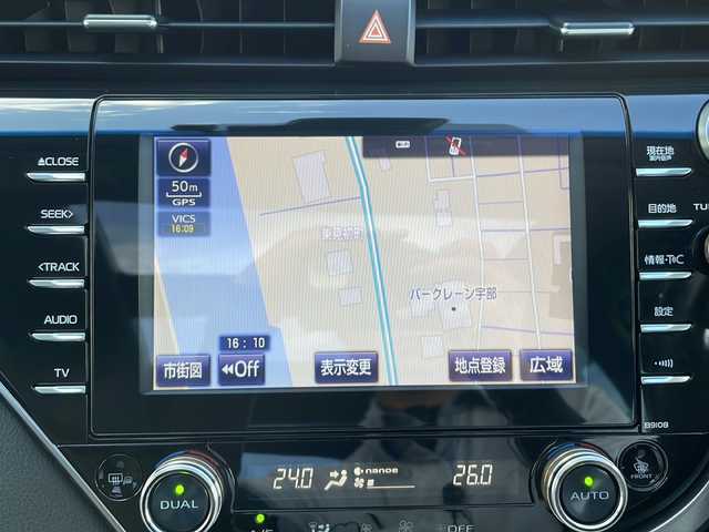 トヨタ カムリ G レザーパッケージ 山口県 2017(平29)年 10.5万km プラチナホワイトパールマイカ ワンオーナー/サンルーフ/モデリスタフルエアロ/メーカー純正SDナビ/・DVD再生機能有/・フルセグTV/・Bluetooth接続/・バックカメラ/ビルトインETC/ドライブレコーダー/ワンオーナー/Toyota Safety Sense/・プリクラッシュセーフティ/・レーントレーシングアシスト/・ロードサインアシスト/・レーダークルーズコントロール/・先行車発進告知機能/・ドライバー異常時対応システム/・ブラインドスポットモニター/・クリアランスソナー/・パーキングサポートブレーキ/オート電動格納式ドアミラー/USB入力端子/スマートキー/プッシュスタート/スペアキー1本/レザーシート/シートヒーター/パワーシート/純正フロアマット/パワーバックドア/社外19インチAW【LEONIS】/純正LEDライト/オートマチックハイビーム/ドアバイザー/ウィンカーミラー/純正AWスタッドレス積み込み/保証書/取扱説明書