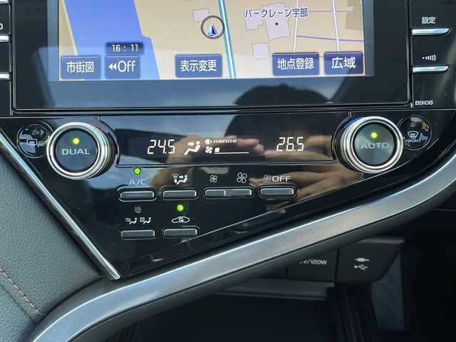 トヨタ カムリ G レザーパッケージ 山口県 2017(平29)年 10.5万km プラチナホワイトパールマイカ ワンオーナー/サンルーフ/モデリスタフルエアロ/メーカー純正SDナビ/・DVD再生機能有/・フルセグTV/・Bluetooth接続/・バックカメラ/ビルトインETC/ドライブレコーダー/ワンオーナー/Toyota Safety Sense/・プリクラッシュセーフティ/・レーントレーシングアシスト/・ロードサインアシスト/・レーダークルーズコントロール/・先行車発進告知機能/・ドライバー異常時対応システム/・ブラインドスポットモニター/・クリアランスソナー/・パーキングサポートブレーキ/オート電動格納式ドアミラー/USB入力端子/スマートキー/プッシュスタート/スペアキー1本/レザーシート/シートヒーター/パワーシート/純正フロアマット/パワーバックドア/社外19インチAW【LEONIS】/純正LEDライト/オートマチックハイビーム/ドアバイザー/ウィンカーミラー/純正AWスタッドレス積み込み/保証書/取扱説明書