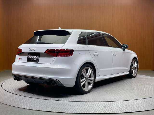 アウディ Ｓ３ スポーツバック 千葉県 2014(平26)年 4.2万km グレイシアホワイトメタリック ＡＣＣ　/純正ナビ　/バックカメラ　/ＰＤＣ　/衝突軽減ブレーキ　/ハーフレザーシート　/パワーシート　/キセノンヘッドライト　/オートライト　/パドルシフト　/純正１８インチＡＷ