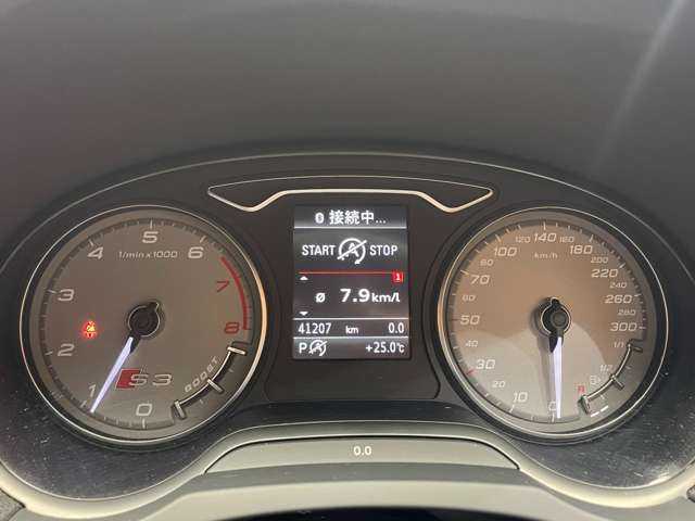 アウディ Ｓ３ スポーツバック 千葉県 2014(平26)年 4.2万km グレイシアホワイトメタリック ＡＣＣ　/純正ナビ　/バックカメラ　/ＰＤＣ　/衝突軽減ブレーキ　/ハーフレザーシート　/パワーシート　/キセノンヘッドライト　/オートライト　/パドルシフト　/純正１８インチＡＷ