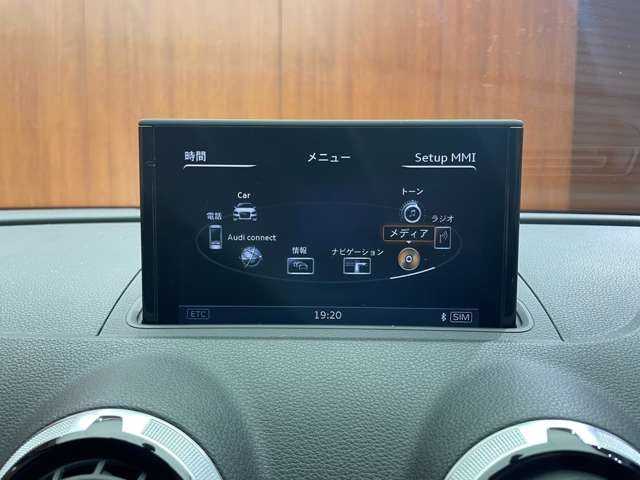 アウディ Ｓ３ スポーツバック 千葉県 2014(平26)年 4.2万km グレイシアホワイトメタリック ＡＣＣ　/純正ナビ　/バックカメラ　/ＰＤＣ　/衝突軽減ブレーキ　/ハーフレザーシート　/パワーシート　/キセノンヘッドライト　/オートライト　/パドルシフト　/純正１８インチＡＷ