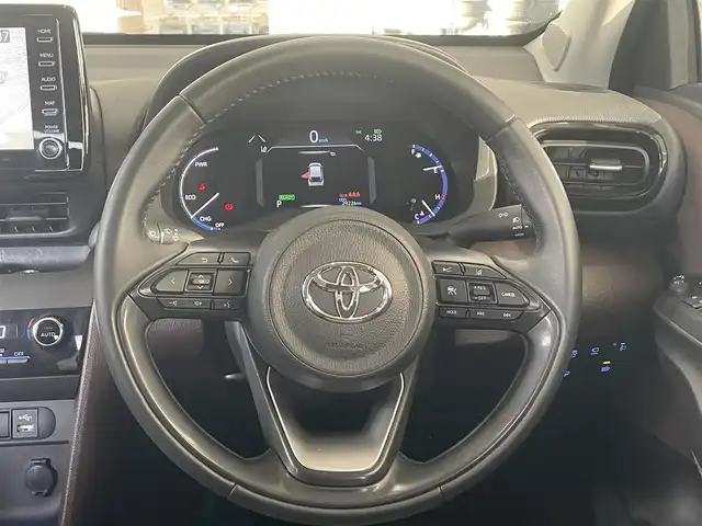 トヨタ ヤリスクロス ハイブリッド Z 宮城県 2020(令2)年 3万km センシュアルレッドマイカ 純正ディーラーナビ（ＡＭ，ＦＭ，ＢＴ）//全周囲カメラ　//レーダークルコン//レーントレーシングアシスト//パーキングブレーキサポート//オートハイビーム//ワイパーデアイサー//ＵＳＢポート//ダウンヒルアシスト//純正フロアマット//純正ＡＷ
