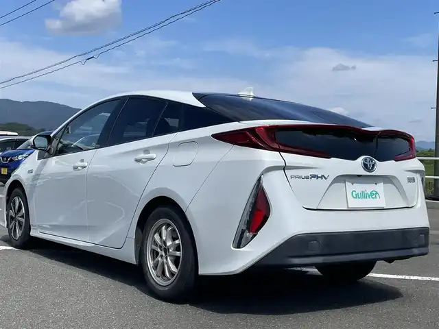 トヨタ プリウス ＰＨＶ S ナビパッケージ 佐賀県 2018(平30)年 7.6万km ホワイトパールクリスタルシャイン プラグインハイブリッド/純正11.6インチメモリーナビゲーション/・フルセグTV/AM/FM/USB/Bluetooth/バックカメラ/前方ドライブレコーダー/ビルトインETC2.0/DN席シートヒーター/ISOFIX対応/革巻きステアリング/ステアリングヒーター/ステアリングリモコン/純正LEDヘッドライト/純正フォグランプ/純正フロアマット/クルーズコントロール/レーンディパーチャーアラート