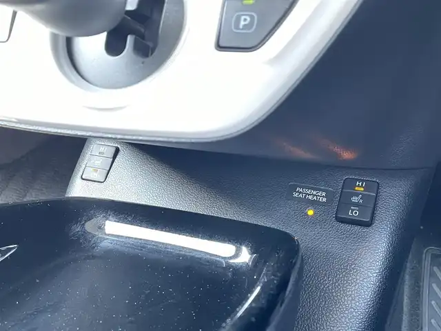トヨタ プリウス ＰＨＶ S ナビパッケージ 佐賀県 2018(平30)年 7.6万km ホワイトパールクリスタルシャイン プラグインハイブリッド/純正11.6インチメモリーナビゲーション/・フルセグTV/AM/FM/USB/Bluetooth/バックカメラ/前方ドライブレコーダー/ビルトインETC2.0/DN席シートヒーター/ISOFIX対応/革巻きステアリング/ステアリングヒーター/ステアリングリモコン/純正LEDヘッドライト/純正フォグランプ/純正フロアマット/クルーズコントロール/レーンディパーチャーアラート