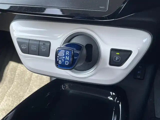 トヨタ プリウス ＰＨＶ S ナビパッケージ 佐賀県 2018(平30)年 7.6万km ホワイトパールクリスタルシャイン プラグインハイブリッド/純正11.6インチメモリーナビゲーション/・フルセグTV/AM/FM/USB/Bluetooth/バックカメラ/前方ドライブレコーダー/ビルトインETC2.0/DN席シートヒーター/ISOFIX対応/革巻きステアリング/ステアリングヒーター/ステアリングリモコン/純正LEDヘッドライト/純正フォグランプ/純正フロアマット/クルーズコントロール/レーンディパーチャーアラート