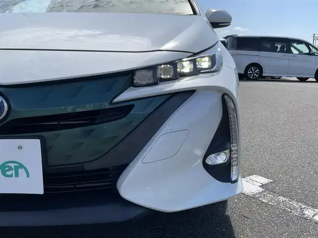 トヨタ プリウス ＰＨＶ S ナビパッケージ 佐賀県 2018(平30)年 7.6万km ホワイトパールクリスタルシャイン プラグインハイブリッド/純正11.6インチメモリーナビゲーション/・フルセグTV/AM/FM/USB/Bluetooth/バックカメラ/前方ドライブレコーダー/ビルトインETC2.0/DN席シートヒーター/ISOFIX対応/革巻きステアリング/ステアリングヒーター/ステアリングリモコン/純正LEDヘッドライト/純正フォグランプ/純正フロアマット/クルーズコントロール/レーンディパーチャーアラート