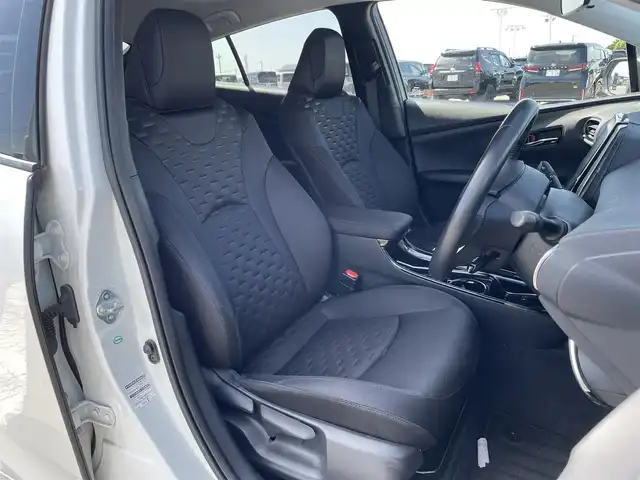 トヨタ プリウス ＰＨＶ S ナビパッケージ 佐賀県 2018(平30)年 7.6万km ホワイトパールクリスタルシャイン プラグインハイブリッド/純正11.6インチメモリーナビゲーション/・フルセグTV/AM/FM/USB/Bluetooth/バックカメラ/前方ドライブレコーダー/ビルトインETC2.0/DN席シートヒーター/ISOFIX対応/革巻きステアリング/ステアリングヒーター/ステアリングリモコン/純正LEDヘッドライト/純正フォグランプ/純正フロアマット/クルーズコントロール/レーンディパーチャーアラート