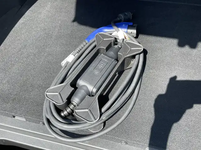 トヨタ プリウス ＰＨＶ S ナビパッケージ 佐賀県 2018(平30)年 7.6万km ホワイトパールクリスタルシャイン プラグインハイブリッド/純正11.6インチメモリーナビゲーション/・フルセグTV/AM/FM/USB/Bluetooth/バックカメラ/前方ドライブレコーダー/ビルトインETC2.0/DN席シートヒーター/ISOFIX対応/革巻きステアリング/ステアリングヒーター/ステアリングリモコン/純正LEDヘッドライト/純正フォグランプ/純正フロアマット/クルーズコントロール/レーンディパーチャーアラート