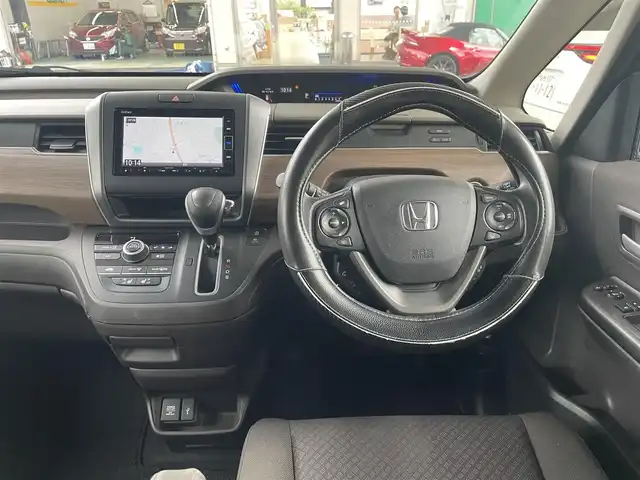 ホンダ フリード G ホンダセンシング 宮城県 2020(令2)年 4.5万km クリスタルブラックパール ワンオーナー/純正メモリナビ/DVD/CD/FM/AM/i Pod/USB/BT/AUX/フルセグTV/バックカメラ/前席シートヒーター/ステアリングスイッチ/両側パワースライドドア/前後ドライブレコーダー/純正スチール冬タイヤ15インチ/社外アルミ夏タイヤ15インチ/純正フロアマット/追従型クルーズコントロール/レーンアシスト/フロントワイパーデアイサー/衝突被害軽減システム/横滑り防止機能/アイドリングストップ/電動格納ミラー/ウィンカードアミラー/LEDライト/ETC/プッシュスタート/保証書・記録簿・取扱説明書