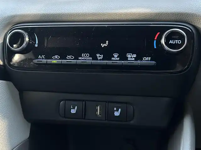 トヨタ ヤリス ハイブリッド Z 愛知県 2020(令2)年 3万km アイスピンクメタリック 純正メモリナビ(FM/AM/BT/フルセグ)/トヨタセーフティーセンス/ ・プリクラッシュセーフティー/ ・レーントレーシングアシスト/ ・ブラインドスポットモニター/ ・リアクロストラフィックアラート/ ・パーキングサポートブレーキ/ ・クリアランスソナー/ ・ロードサインアシスト/ ・オートマッチクハイビーム/ ・レーダークルーズコントロール/アラウンドビューモニター・バックカメラ/ドライブレコーダー/ハーフレザーシート/シートヒーター/LEDヘッドライト/純正AW16インチ/電動格納ミラー/純正フロアマット/ETC/プッシュスタート/スマートキー/ステアリングリモコン/ABS/取扱説明書・保証書