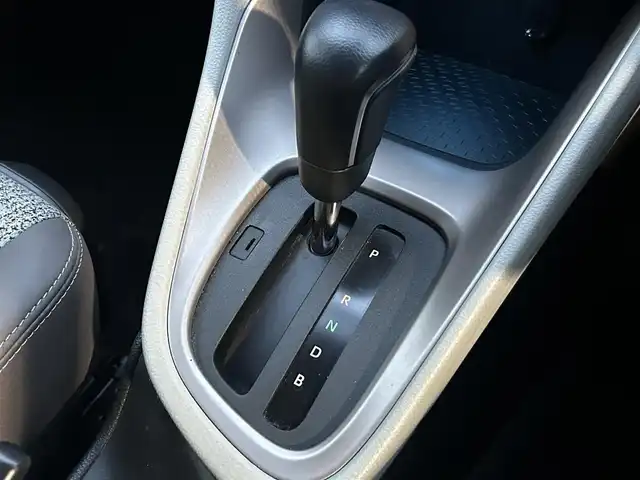 トヨタ ヤリス ハイブリッド Z 愛知県 2020(令2)年 3万km アイスピンクメタリック 純正メモリナビ(FM/AM/BT/フルセグ)/トヨタセーフティーセンス/ ・プリクラッシュセーフティー/ ・レーントレーシングアシスト/ ・ブラインドスポットモニター/ ・リアクロストラフィックアラート/ ・パーキングサポートブレーキ/ ・クリアランスソナー/ ・ロードサインアシスト/ ・オートマッチクハイビーム/ ・レーダークルーズコントロール/アラウンドビューモニター・バックカメラ/ドライブレコーダー/ハーフレザーシート/シートヒーター/LEDヘッドライト/純正AW16インチ/電動格納ミラー/純正フロアマット/ETC/プッシュスタート/スマートキー/ステアリングリモコン/ABS/取扱説明書・保証書