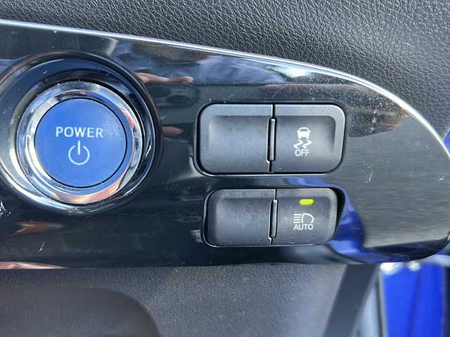 トヨタ プリウス S 岐阜県 2016(平28)年 4.6万km ダークブルーマイカM 登録時走行距離：45448km/純正ナビ（NSZT-W66T）/バックカメラ/フルセグテレビ・Bluetooth/トヨタセーフティーセンス/レーダークルーズコントロール/社外エアロ/レーザーハンドル/ステアリングスイッチ/LEDヘッドライト/オートライト/オートハイビーム/純正ドライブレコーダー/スマートキー/スペアキー/保証書