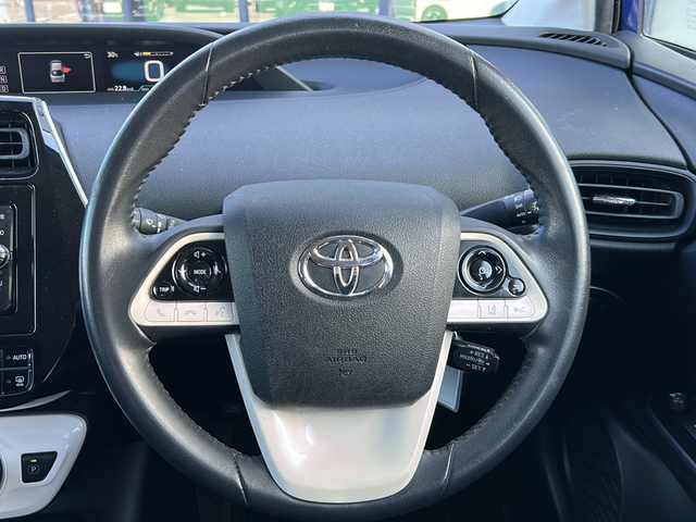 トヨタ プリウス S 岐阜県 2016(平28)年 4.6万km ダークブルーマイカM 登録時走行距離：45448km/純正ナビ（NSZT-W66T）/バックカメラ/フルセグテレビ・Bluetooth/トヨタセーフティーセンス/レーダークルーズコントロール/社外エアロ/レーザーハンドル/ステアリングスイッチ/LEDヘッドライト/オートライト/オートハイビーム/純正ドライブレコーダー/スマートキー/スペアキー/保証書