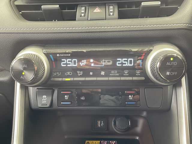 トヨタ ＲＡＶ４ G Zパッケージ 愛媛県 2022(令4)年 1.9万km アティチュードブラックマイカ ワンオーナー/サンルーフ/モデリスタフルエアロ/フロントグリル・ヘッドランプ・バックドアガーニッシュ/純正ナビ(フルセグTV/AM・FM/BT)TVキャンセラー付/バック・フロント・サイドカメラ/ビルトインETC2.0/デジタルインナーミラー/置くだけ充電/ステアリングヒーター/パワーシート(D席)/シートヒーター(D＋N席)/エアシート(D＋N席)/クルーズコントロール/純正フロアマット/純正19インチアルミホイール/スペアキー/エンジンスターター