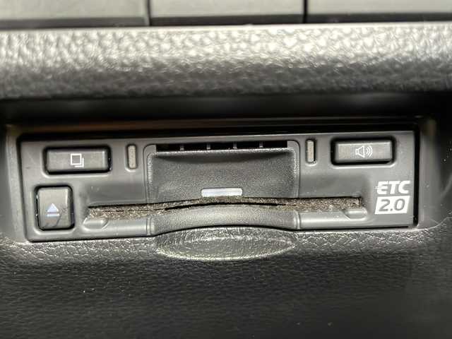 トヨタ ＲＡＶ４ G Zパッケージ 愛媛県 2022(令4)年 1.9万km アティチュードブラックマイカ ワンオーナー/サンルーフ/モデリスタフルエアロ/フロントグリル・ヘッドランプ・バックドアガーニッシュ/純正ナビ(フルセグTV/AM・FM/BT)TVキャンセラー付/バック・フロント・サイドカメラ/ビルトインETC2.0/デジタルインナーミラー/置くだけ充電/ステアリングヒーター/パワーシート(D席)/シートヒーター(D＋N席)/エアシート(D＋N席)/クルーズコントロール/純正フロアマット/純正19インチアルミホイール/スペアキー/エンジンスターター