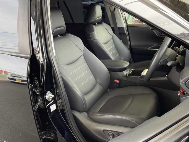 トヨタ ＲＡＶ４ G Zパッケージ 愛媛県 2022(令4)年 1.9万km アティチュードブラックマイカ ワンオーナー/サンルーフ/モデリスタフルエアロ/フロントグリル・ヘッドランプ・バックドアガーニッシュ/純正ナビ(フルセグTV/AM・FM/BT)TVキャンセラー付/バック・フロント・サイドカメラ/ビルトインETC2.0/デジタルインナーミラー/置くだけ充電/ステアリングヒーター/パワーシート(D席)/シートヒーター(D＋N席)/エアシート(D＋N席)/クルーズコントロール/純正フロアマット/純正19インチアルミホイール/スペアキー/エンジンスターター