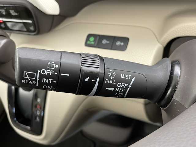 ホンダ Ｎ ＢＯＸ G L ホンダセンシング 長野県 2019(令1)年 4万km プラチナホワイトパール 4WD/純正メモリナビ（型番：VXM-184VFi）/（フルセグTV＆CD＆DVD＆USB＆SD＆FM・AM）/バックカメラ/ホンダセンシング/・クルーズコントロール（追従あり）/・衝突被害軽減システム/・レーンキープアシスト/冬タイヤ４本（純正ホイールキャップ付）/シートヒータ（前席）/片側パワースライドドア/LEDヘッドライト/オートマチックハイビーム/オートライト/ドアバイザー/14インチ社外アルミホイール/純正フロアマット/２列目サンシェード/スマートキー