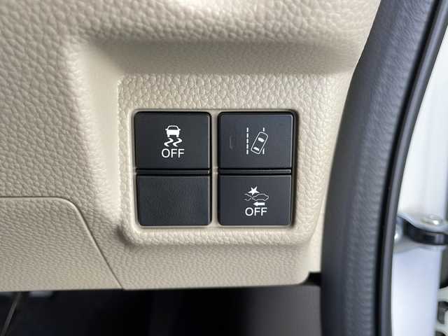 ホンダ Ｎ ＢＯＸ G L ホンダセンシング 長野県 2019(令1)年 4万km プラチナホワイトパール 4WD/純正メモリナビ（型番：VXM-184VFi）/（フルセグTV＆CD＆DVD＆USB＆SD＆FM・AM）/バックカメラ/ホンダセンシング/・クルーズコントロール（追従あり）/・衝突被害軽減システム/・レーンキープアシスト/冬タイヤ４本（純正ホイールキャップ付）/シートヒータ（前席）/片側パワースライドドア/LEDヘッドライト/オートマチックハイビーム/オートライト/ドアバイザー/14インチ社外アルミホイール/純正フロアマット/２列目サンシェード/スマートキー