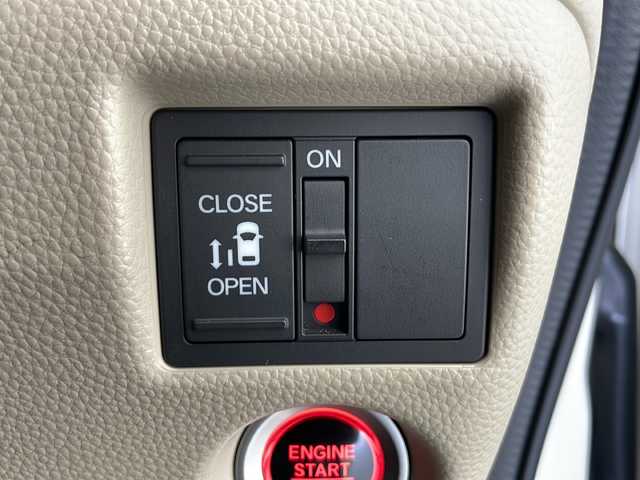 ホンダ Ｎ ＢＯＸ G L ホンダセンシング 長野県 2019(令1)年 4万km プラチナホワイトパール 4WD/純正メモリナビ（型番：VXM-184VFi）/（フルセグTV＆CD＆DVD＆USB＆SD＆FM・AM）/バックカメラ/ホンダセンシング/・クルーズコントロール（追従あり）/・衝突被害軽減システム/・レーンキープアシスト/冬タイヤ４本（純正ホイールキャップ付）/シートヒータ（前席）/片側パワースライドドア/LEDヘッドライト/オートマチックハイビーム/オートライト/ドアバイザー/14インチ社外アルミホイール/純正フロアマット/２列目サンシェード/スマートキー