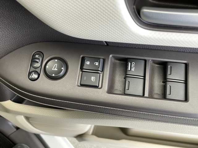 ホンダ Ｎ ＢＯＸ G L ホンダセンシング 長野県 2019(令1)年 4万km プラチナホワイトパール 4WD/純正メモリナビ（型番：VXM-184VFi）/（フルセグTV＆CD＆DVD＆USB＆SD＆FM・AM）/バックカメラ/ホンダセンシング/・クルーズコントロール（追従あり）/・衝突被害軽減システム/・レーンキープアシスト/冬タイヤ４本（純正ホイールキャップ付）/シートヒータ（前席）/片側パワースライドドア/LEDヘッドライト/オートマチックハイビーム/オートライト/ドアバイザー/14インチ社外アルミホイール/純正フロアマット/２列目サンシェード/スマートキー