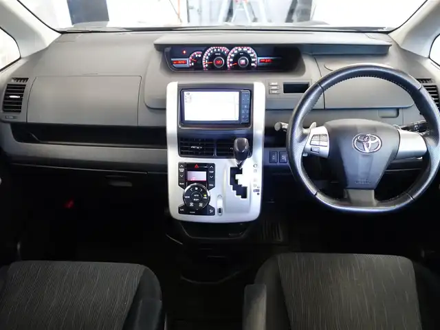 トヨタ ヴォクシー ZS 煌 静岡県 2011(平23)年 13.4万km ボルドーマイカメタリック ワンオーナー/禁煙車/両側パワースライド/純正HDDナビ（NHZN-W60G)/CD/DVD/BT/HDD/フルセグTV/AUX/SD/純正フリップダウンモニター/ビルトインETC/バックカメラ/2列目回転シート/純正フロアマット/純正ドアバイザー/スマートキー2個/プッシュスタート/純正HIDヘッドライト/オートライト/取扱説明書/保証書