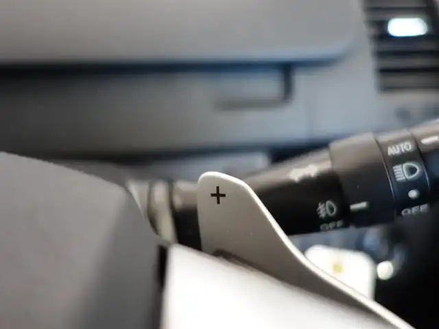 トヨタ ヴォクシー ZS 煌 静岡県 2011(平23)年 13.4万km ボルドーマイカメタリック ワンオーナー/禁煙車/両側パワースライド/純正HDDナビ（NHZN-W60G)/CD/DVD/BT/HDD/フルセグTV/AUX/SD/純正フリップダウンモニター/ビルトインETC/バックカメラ/2列目回転シート/純正フロアマット/純正ドアバイザー/スマートキー2個/プッシュスタート/純正HIDヘッドライト/オートライト/取扱説明書/保証書