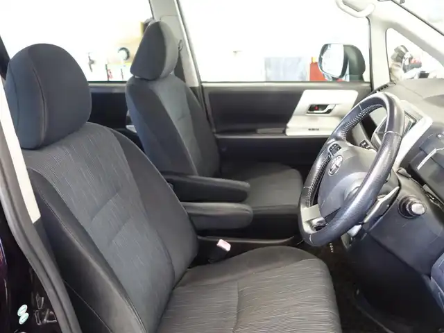 トヨタ ヴォクシー ZS 煌 静岡県 2011(平23)年 13.4万km ボルドーマイカメタリック ワンオーナー/禁煙車/両側パワースライド/純正HDDナビ（NHZN-W60G)/CD/DVD/BT/HDD/フルセグTV/AUX/SD/純正フリップダウンモニター/ビルトインETC/バックカメラ/2列目回転シート/純正フロアマット/純正ドアバイザー/スマートキー2個/プッシュスタート/純正HIDヘッドライト/オートライト/取扱説明書/保証書