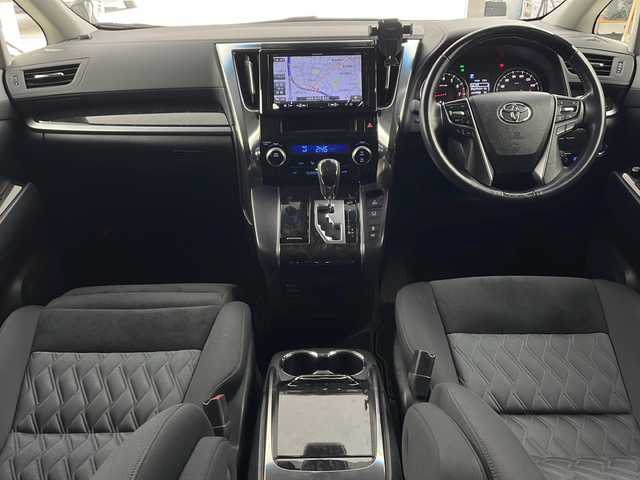 トヨタ アルファード S Aパッケージ 兵庫県 2019(平31)年 7.5万km ブラック ・ワンオーナー車/・社外9インチナビ（AVIC-RQ902）/CD/DVD/SD/USB/Bluetooth/TV/・バックカメラ/・両側パワースライドドア/・ドライブレコーダー/・ウッドコンビステアリング/・ステアリングスイッチ/・Toyota　Safety　Sense/・プリクラッシュセーフティ/・レーントレーシングアシスト/・レーダークルーズコントロール/・ロードサインアシスト/・オートマチックハイビーム/・先行車発進告知機能/・AC100V電源/・ＬＥＤヘッドライト/・オートライト/・フォグランプ/・純正フロアマット/・純正18インチアルミホイール/・スマートキー/・プッシュスタート