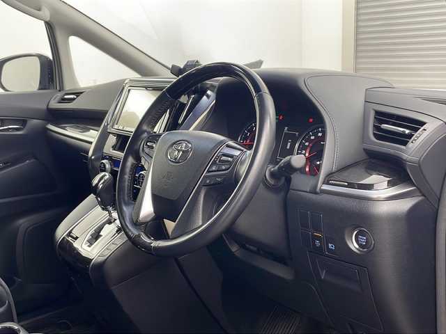 トヨタ アルファード S Aパッケージ 兵庫県 2019(平31)年 7.5万km ブラック ・ワンオーナー車/・社外9インチナビ（AVIC-RQ902）/CD/DVD/SD/USB/Bluetooth/TV/・バックカメラ/・両側パワースライドドア/・ドライブレコーダー/・ウッドコンビステアリング/・ステアリングスイッチ/・Toyota　Safety　Sense/・プリクラッシュセーフティ/・レーントレーシングアシスト/・レーダークルーズコントロール/・ロードサインアシスト/・オートマチックハイビーム/・先行車発進告知機能/・AC100V電源/・ＬＥＤヘッドライト/・オートライト/・フォグランプ/・純正フロアマット/・純正18インチアルミホイール/・スマートキー/・プッシュスタート