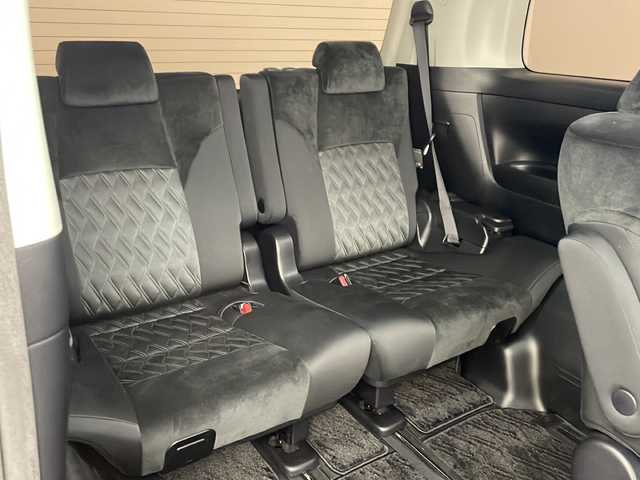 トヨタ アルファード S Aパッケージ 兵庫県 2019(平31)年 7.5万km ブラック ・ワンオーナー車/・社外9インチナビ（AVIC-RQ902）/CD/DVD/SD/USB/Bluetooth/TV/・バックカメラ/・両側パワースライドドア/・ドライブレコーダー/・ウッドコンビステアリング/・ステアリングスイッチ/・Toyota　Safety　Sense/・プリクラッシュセーフティ/・レーントレーシングアシスト/・レーダークルーズコントロール/・ロードサインアシスト/・オートマチックハイビーム/・先行車発進告知機能/・AC100V電源/・ＬＥＤヘッドライト/・オートライト/・フォグランプ/・純正フロアマット/・純正18インチアルミホイール/・スマートキー/・プッシュスタート