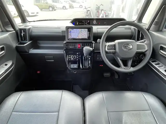 ダイハツ タント カスタム X 佐賀県 2023(令5)年 2.6万km ブラックマイカメタリック 社外SDナビゲーション/・フルセグTV/CD/DVD/SD/Bluetooth/バックカメラ/ビルトインETC/両側パワースライドドア/電子パーキングブレーキ/・AUTO HOLD機能/黒レザー調シートカバー/DN席シートヒーター/後席サンシェード/ISOFIX対応/ステアリングリモコン/純正14インチアルミホイール/純正LEDヘッドライト/・オートマチックハイビーム/純正LEDフォグランプ/ドアバイザ―/新車保証書/スマートアシスト/・衝突軽減ブレーキ/・車線逸脱警報機能/・先行車発進お知らせ機能/・クリアランスソナー/・標識認識機能/・ふらつき警報