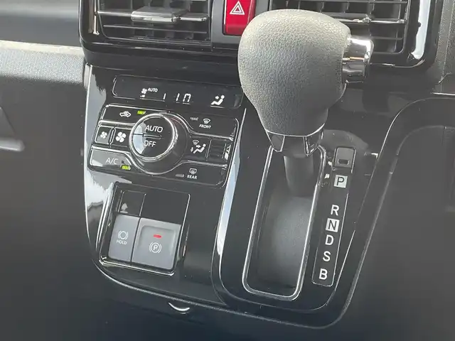 ダイハツ タント カスタム X 佐賀県 2023(令5)年 2.6万km ブラックマイカメタリック 社外SDナビゲーション/・フルセグTV/CD/DVD/SD/Bluetooth/バックカメラ/ビルトインETC/両側パワースライドドア/電子パーキングブレーキ/・AUTO HOLD機能/黒レザー調シートカバー/DN席シートヒーター/後席サンシェード/ISOFIX対応/ステアリングリモコン/純正14インチアルミホイール/純正LEDヘッドライト/・オートマチックハイビーム/純正LEDフォグランプ/ドアバイザ―/新車保証書/スマートアシスト/・衝突軽減ブレーキ/・車線逸脱警報機能/・先行車発進お知らせ機能/・クリアランスソナー/・標識認識機能/・ふらつき警報