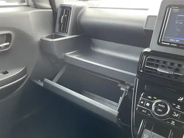 ダイハツ タント カスタム X 佐賀県 2023(令5)年 2.6万km ブラックマイカメタリック 社外SDナビゲーション/・フルセグTV/CD/DVD/SD/Bluetooth/バックカメラ/ビルトインETC/両側パワースライドドア/電子パーキングブレーキ/・AUTO HOLD機能/黒レザー調シートカバー/DN席シートヒーター/後席サンシェード/ISOFIX対応/ステアリングリモコン/純正14インチアルミホイール/純正LEDヘッドライト/・オートマチックハイビーム/純正LEDフォグランプ/ドアバイザ―/新車保証書/スマートアシスト/・衝突軽減ブレーキ/・車線逸脱警報機能/・先行車発進お知らせ機能/・クリアランスソナー/・標識認識機能/・ふらつき警報