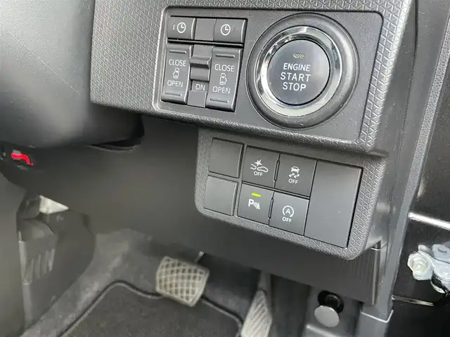 ダイハツ タント カスタム X 佐賀県 2023(令5)年 2.6万km ブラックマイカメタリック 社外SDナビゲーション/・フルセグTV/CD/DVD/SD/Bluetooth/バックカメラ/ビルトインETC/両側パワースライドドア/電子パーキングブレーキ/・AUTO HOLD機能/黒レザー調シートカバー/DN席シートヒーター/後席サンシェード/ISOFIX対応/ステアリングリモコン/純正14インチアルミホイール/純正LEDヘッドライト/・オートマチックハイビーム/純正LEDフォグランプ/ドアバイザ―/新車保証書/スマートアシスト/・衝突軽減ブレーキ/・車線逸脱警報機能/・先行車発進お知らせ機能/・クリアランスソナー/・標識認識機能/・ふらつき警報