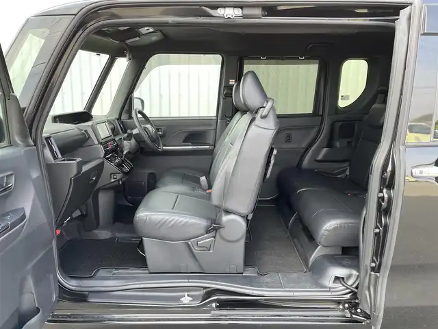 ダイハツ タント カスタム X 佐賀県 2023(令5)年 2.6万km ブラックマイカメタリック 社外SDナビゲーション/・フルセグTV/CD/DVD/SD/Bluetooth/バックカメラ/ビルトインETC/両側パワースライドドア/電子パーキングブレーキ/・AUTO HOLD機能/黒レザー調シートカバー/DN席シートヒーター/後席サンシェード/ISOFIX対応/ステアリングリモコン/純正14インチアルミホイール/純正LEDヘッドライト/・オートマチックハイビーム/純正LEDフォグランプ/ドアバイザ―/新車保証書/スマートアシスト/・衝突軽減ブレーキ/・車線逸脱警報機能/・先行車発進お知らせ機能/・クリアランスソナー/・標識認識機能/・ふらつき警報