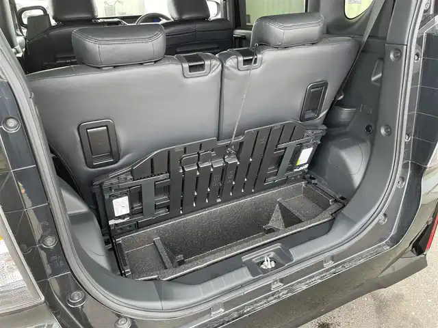 ダイハツ タント カスタム X 佐賀県 2023(令5)年 2.6万km ブラックマイカメタリック 社外SDナビゲーション/・フルセグTV/CD/DVD/SD/Bluetooth/バックカメラ/ビルトインETC/両側パワースライドドア/電子パーキングブレーキ/・AUTO HOLD機能/黒レザー調シートカバー/DN席シートヒーター/後席サンシェード/ISOFIX対応/ステアリングリモコン/純正14インチアルミホイール/純正LEDヘッドライト/・オートマチックハイビーム/純正LEDフォグランプ/ドアバイザ―/新車保証書/スマートアシスト/・衝突軽減ブレーキ/・車線逸脱警報機能/・先行車発進お知らせ機能/・クリアランスソナー/・標識認識機能/・ふらつき警報