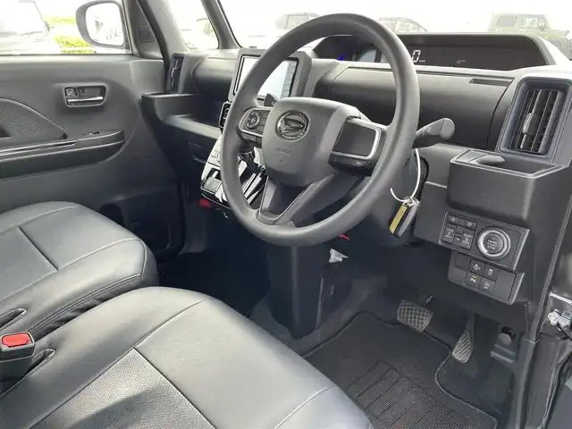 ダイハツ タント カスタム X 佐賀県 2023(令5)年 2.6万km ブラックマイカメタリック 社外SDナビゲーション/・フルセグTV/CD/DVD/SD/Bluetooth/バックカメラ/ビルトインETC/両側パワースライドドア/電子パーキングブレーキ/・AUTO HOLD機能/黒レザー調シートカバー/DN席シートヒーター/後席サンシェード/ISOFIX対応/ステアリングリモコン/純正14インチアルミホイール/純正LEDヘッドライト/・オートマチックハイビーム/純正LEDフォグランプ/ドアバイザ―/新車保証書/スマートアシスト/・衝突軽減ブレーキ/・車線逸脱警報機能/・先行車発進お知らせ機能/・クリアランスソナー/・標識認識機能/・ふらつき警報