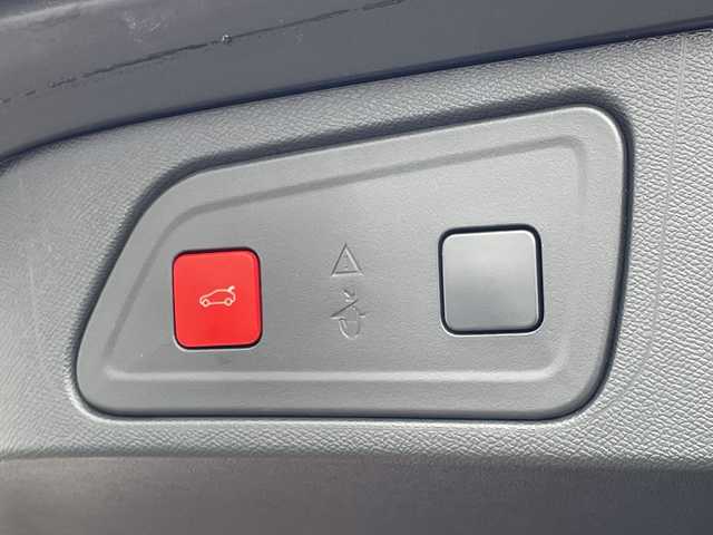 シトロエン シトロエン Ｃ５ エアクロス シャイン ブルーHDi 青森県 2021(令3)年 3.8万km パールⅡ 純正ナビ/(CarPlay/Bluetooth/USB/フルセグTV)/バック/サイドカメラ/ETC/アクティブセーフティブレーキ/アダプティブクルーズコントロール/レーンキープアシスト/ブラインドスポットアシスト/オートハイビーム/ダウンヒルアシスト/コーナーセンサー/パドルシフト/純正18インチアルミホイール/LEDヘッドライト/スマートキー/パワーバックドア/フロアマット