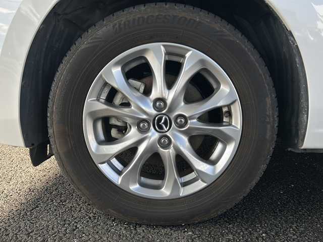 マツダ デミオ XD 岐阜県 2017(平29)年 4.3万km スノーフレイクホワイトパールマイカ 純正ナビ/FM/AM/USB1/USB2/CD/AUX/DVD/フルセグTV/プッシュスタート/シートヒーター/オートライト/オートエアコン/クルーズコントロール/ETC/電動格納ミラー/バックカメラ/ドアバイザー/純正マット/I-stopOff/レーンキープアシスト/横滑り防止装置/４WD