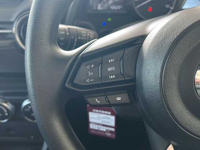 マツダ デミオ XD 岐阜県 2017(平29)年 4.3万km スノーフレイクホワイトパールマイカ 純正ナビ/FM/AM/USB1/USB2/CD/AUX/DVD/フルセグTV/プッシュスタート/シートヒーター/オートライト/オートエアコン/クルーズコントロール/ETC/電動格納ミラー/バックカメラ/ドアバイザー/純正マット/I-stopOff/レーンキープアシスト/横滑り防止装置/４WD