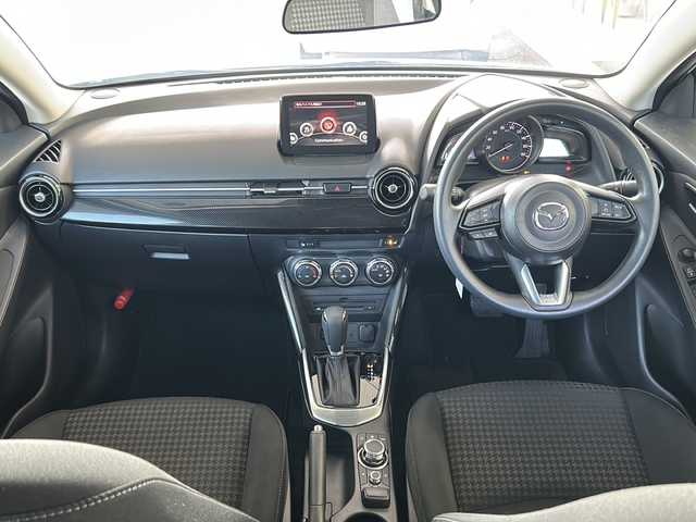 マツダ デミオ XD 岐阜県 2017(平29)年 4.3万km スノーフレイクホワイトパールマイカ 純正ナビ/FM/AM/USB1/USB2/CD/AUX/DVD/フルセグTV/プッシュスタート/シートヒーター/オートライト/オートエアコン/クルーズコントロール/ETC/電動格納ミラー/バックカメラ/ドアバイザー/純正マット/I-stopOff/レーンキープアシスト/横滑り防止装置/４WD