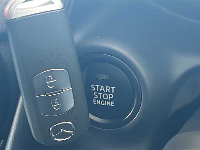 マツダ デミオ XD 岐阜県 2017(平29)年 4.3万km スノーフレイクホワイトパールマイカ 純正ナビ/FM/AM/USB1/USB2/CD/AUX/DVD/フルセグTV/プッシュスタート/シートヒーター/オートライト/オートエアコン/クルーズコントロール/ETC/電動格納ミラー/バックカメラ/ドアバイザー/純正マット/I-stopOff/レーンキープアシスト/横滑り防止装置/４WD