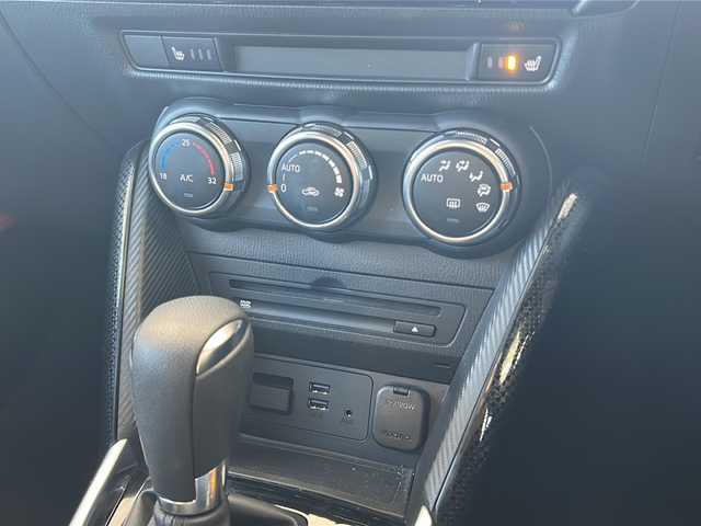 マツダ デミオ XD 岐阜県 2017(平29)年 4.3万km スノーフレイクホワイトパールマイカ 純正ナビ/FM/AM/USB1/USB2/CD/AUX/DVD/フルセグTV/プッシュスタート/シートヒーター/オートライト/オートエアコン/クルーズコントロール/ETC/電動格納ミラー/バックカメラ/ドアバイザー/純正マット/I-stopOff/レーンキープアシスト/横滑り防止装置/４WD