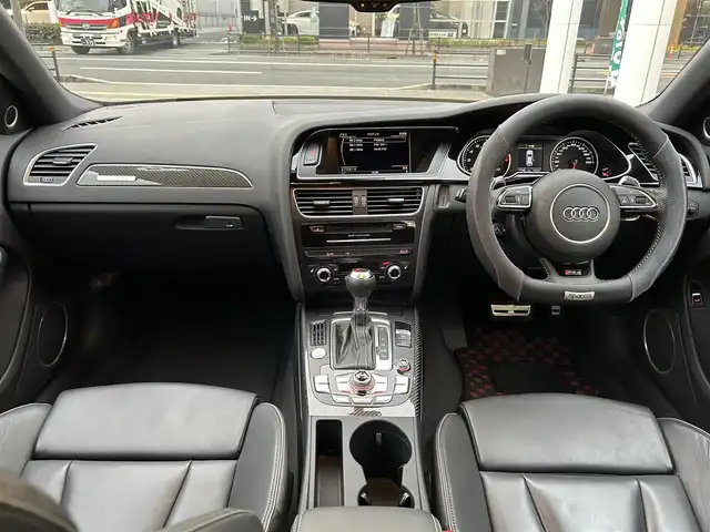 アウディ ＲＳ４ アバント 大阪府 2014(平26)年 3.8万km ミサノレッドパールエフェクト 純正ナビ/(FM・AM/フルセグTV/CD/DVD/SD)/Bang & Olufsenスピーカー/バックカメラ/サンルーフ/パワーシート(運転席・助手席)/シートヒーター(運転席・助手席)/本革巻きステアリング/7速ATパドルシフト/革シート/クルーズコントロール/ドライブレコーダー(フロント・リア)/パワーバックドア/純正20インチアルミホイール/オートライト/プッシュスタート/スマートキー/電格ミラー/ウインカーミラー/純正フロアマット/ESC(エレクトロ二ック スタビリゼーション コントロール) /EDS(エレクトロニック ディファレンシャル ロック システム)/コーナーセンサー/ETC