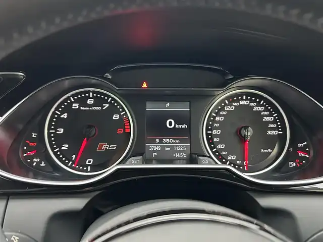 アウディ ＲＳ４ アバント 大阪府 2014(平26)年 3.8万km ミサノレッドパールエフェクト 純正ナビ/(FM・AM/フルセグTV/CD/DVD/SD)/Bang & Olufsenスピーカー/バックカメラ/サンルーフ/パワーシート(運転席・助手席)/シートヒーター(運転席・助手席)/本革巻きステアリング/7速ATパドルシフト/革シート/クルーズコントロール/ドライブレコーダー(フロント・リア)/パワーバックドア/純正20インチアルミホイール/オートライト/プッシュスタート/スマートキー/電格ミラー/ウインカーミラー/純正フロアマット/ESC(エレクトロ二ック スタビリゼーション コントロール) /EDS(エレクトロニック ディファレンシャル ロック システム)/コーナーセンサー/ETC